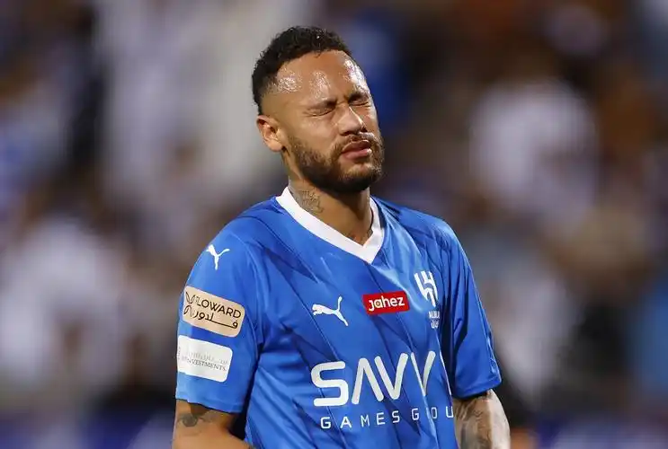 媒体人：目前国安中后卫的问题，有战术和资金两个方面的困难.