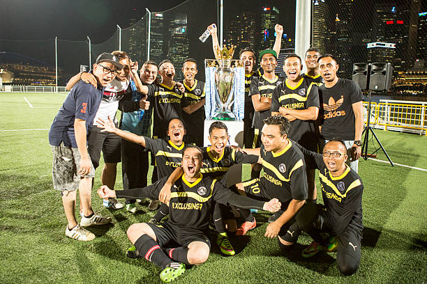 体坛名场面 ｜两大跨栏女神罕见pk名场面，吴艳妮夺冠后气场全开，把摄影小哥吓倒了！.