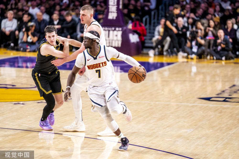 优越条件的 优越条件的